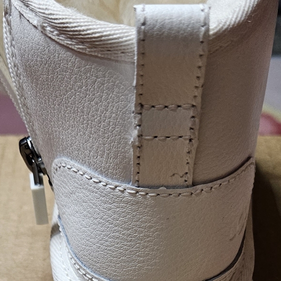 UGGS (TODDLER)(NUMEL2 (LNWOT) - Picture 9 of 10